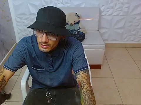 Snapshot of Boy_tatto77 chatting on March 2026 01:05:01 PM Boy tatto77 online show from March 2026 01:05:01 PM