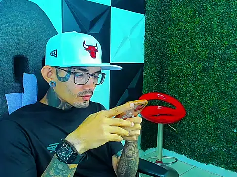 Snapshot of Boy_tatto77 chatting on March 2026 12:41:01 PM Boy tatto77 online show from March 2026 12:41:01 PM