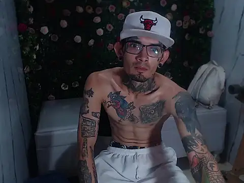 Snapshot of Boy_tatto77 chatting on April 2026 03:17:02 PM Boy tatto77 online show from April 2026 03:17:02 PM