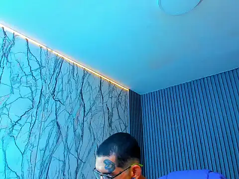 Snapshot of Boy_tatto77 chatting on April 2026 01:21:01 AM Boy tatto77 online show from April 2026 01:21:01 AM