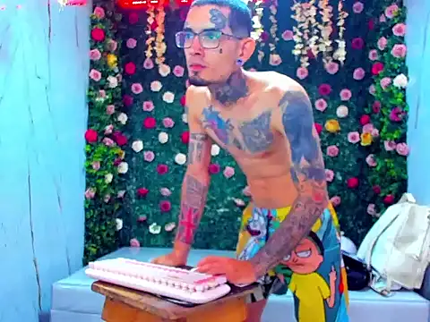 Snapshot of Boy_tatto77 chatting on April 2026 01:01:02 AM Boy tatto77 online show from April 2026 01:01:02 AM