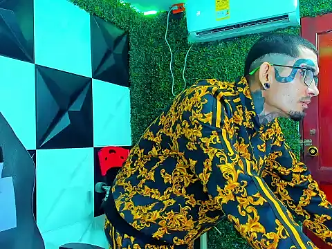 Snapshot of Boy_tatto77 chatting on April 2026 05:34:01 PM Boy tatto77 online show from April 2026 05:34:01 PM