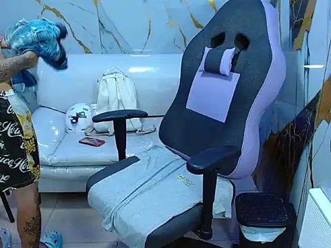 Snapshot of Boy_tatto77 chatting on April 2026 12:08:02 PM Boy tatto77 online show from April 2026 12:08:02 PM