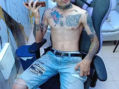 Snapshot of Boy_tatto77 chatting on June 2026 12:47:02 PM Boy tatto77 online show from June 2026 12:47:02 PM