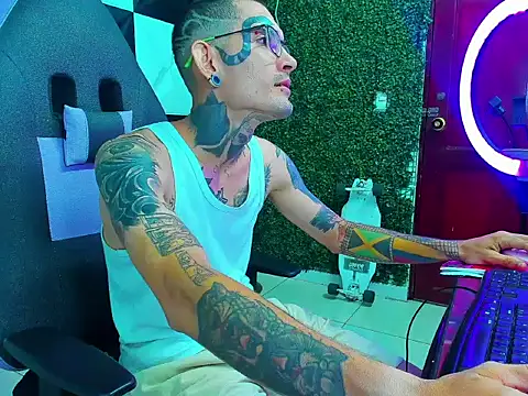 Snapshot of Boy_tatto77 chatting on June 2026 01:08:01 AM Boy tatto77 online show from June 2026 01:08:01 AM