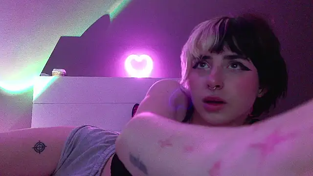 MikaScarlet online show from April 2026 02:32:01 AM