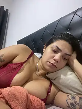 Snapshot of Nini_ chatting on April 2026 09:28:01 PM Nini online show from April 2026 09:28:01 PM