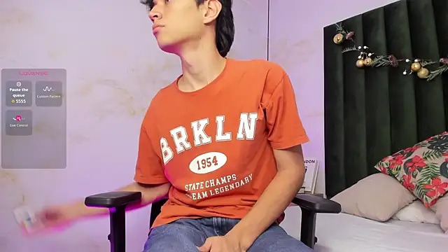 Snapshot of Aron_valverde chatting on December 2025 02:28:02 AM Aron valverde online show from December 2025 02:28:02 AM