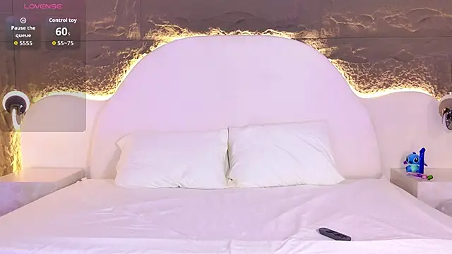 NahomiChocolate online show from December 2025 12:33:02 PM