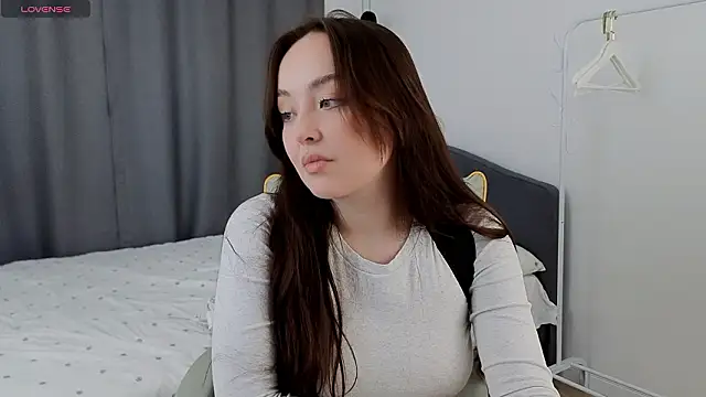 fallin lovee online show from March 2026 01:48:02 PM