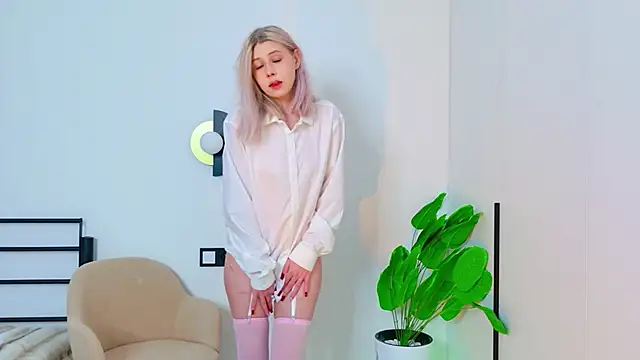 Snapshot of MidnightLily_ chatting on March 2026 02:37:01 AM MidnightLily online show from March 2026 02:37:01 AM