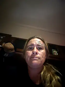 Brokenpixi online show from December 2025 09:44:01 PM