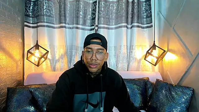 THIAN KNOX online show from December 2025 05:09:01 PM