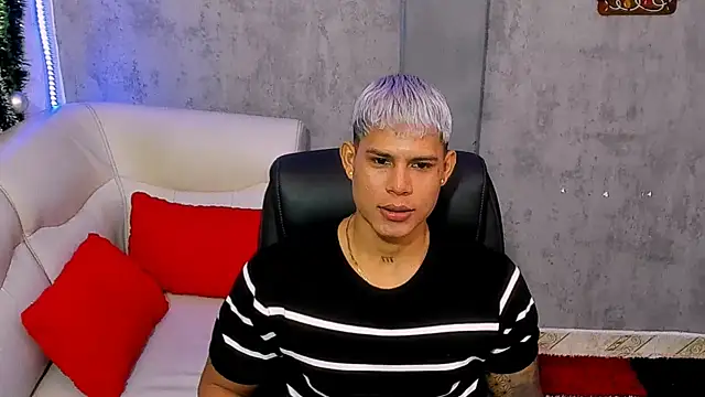 Snapshot of oruz_stud chatting on December 2025 01:07:01 PM oruz stud online show from December 2025 01:07:01 PM