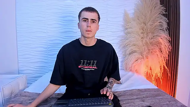 SpaceBoy1 online show from February 2026 09:00:01 PM