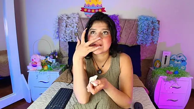 Snapshot of hannaa_cute chatting on April 2026 12:00:02 PM hannaa cute online show from April 2026 12:00:02 PM