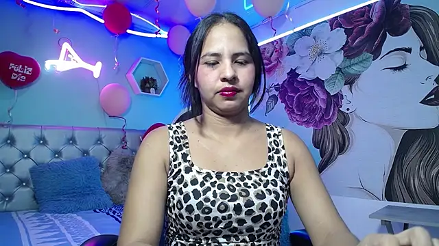 nicol ross19 online show from February 2026 03:02:02 AM