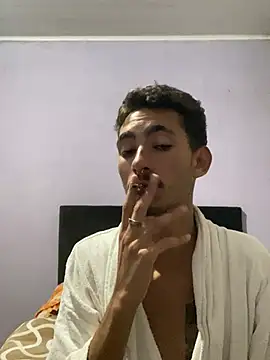 Snapshot of GuioficialBr chatting on March 2026 02:15:02 AM GuioficialBr online show from March 2026 02:15:02 AM