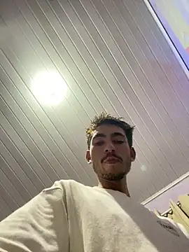 Snapshot of GuioficialBr chatting on March 2026 09:43:02 AM GuioficialBr online show from March 2026 09:43:02 AM