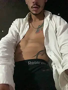 Snapshot of GuioficialBr chatting on April 2026 08:33:02 PM GuioficialBr online show from April 2026 08:33:02 PM