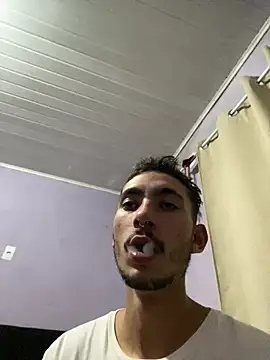 Snapshot of GuioficialBr chatting on April 2026 05:27:02 AM GuioficialBr online show from April 2026 05:27:02 AM