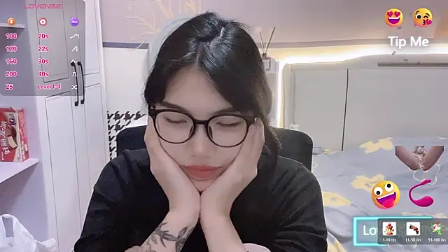 Snapshot of zhnmjx2025 chatting on April 2026 12:04:01 PM zhnmjx2025 online show from April 2026 12:04:01 PM