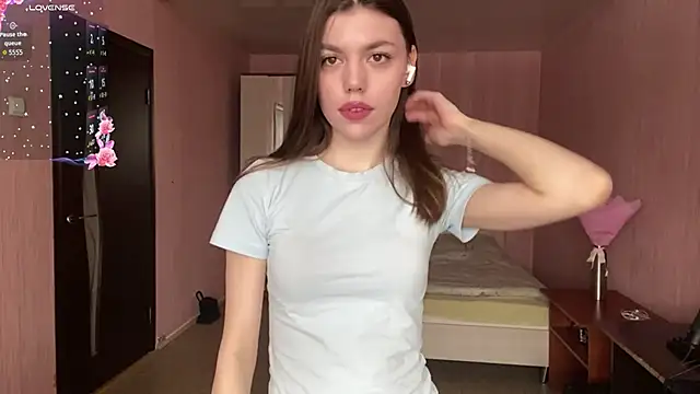 Snapshot of NeidaGowing chatting on March 2026 07:45:01 AM NeidaGowing online show from March 2026 07:45:01 AM