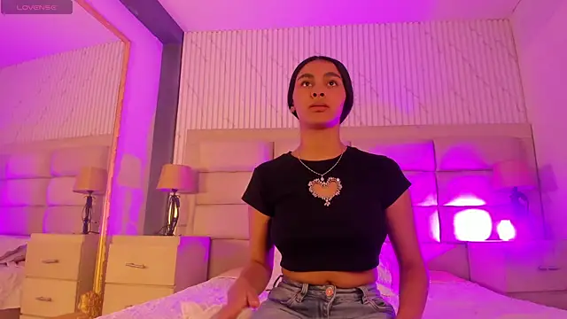 Snapshot of ManuelaEvans_ chatting on April 2026 09:01:02 PM ManuelaEvans online show from April 2026 09:01:02 PM