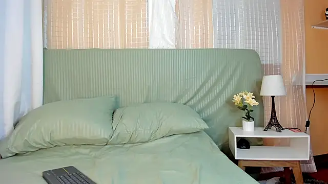 Snapshot of ManuelaEvans_ chatting on April 2026 11:55:02 PM ManuelaEvans online show from April 2026 11:55:02 PM