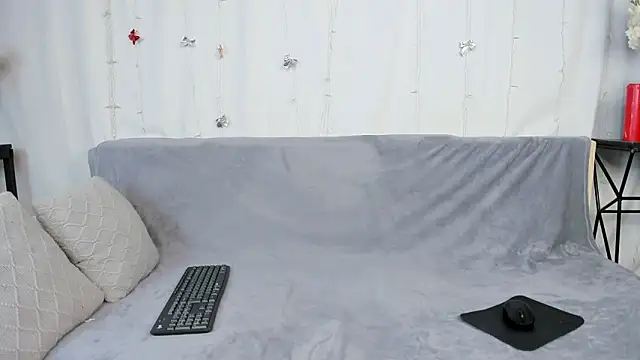 andyyzzz online show from February 2026 08:08:02 PM