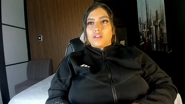 Snapshot of AmbarBrownn_ chatting on April 2026 01:00:02 AM AmbarBrownn online show from April 2026 01:00:02 AM