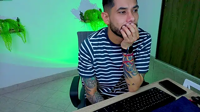 Snapshot of RexLive_Medusa chatting on December 2025 02:24:02 PM RexLive Medusa online show from December 2025 02:24:02 PM