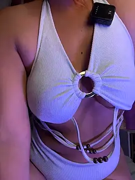 Snapshot of Violetta_Moretti chatting on March 2026 01:33:02 AM Violetta Moretti online show from March 2026 01:33:02 AM