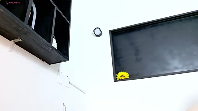 Emilyy05  online show from April 2026 04:32:01 AM