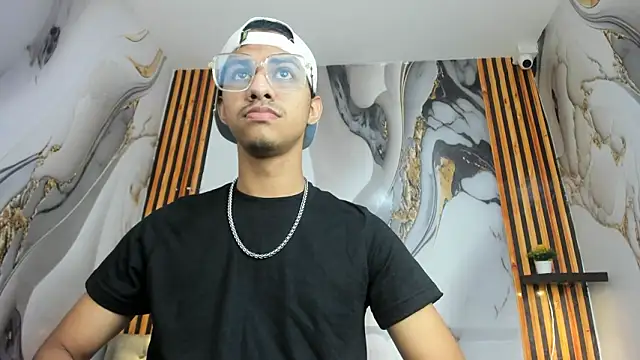 Snapshot of Victor_LatinBoy chatting on February 2026 11:53:02 AM Victor LatinBoy online show from February 2026 11:53:02 AM