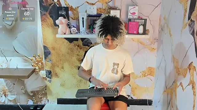 Snapshot of Victor_LatinBoy chatting on February 2026 04:57:02 AM Victor LatinBoy online show from February 2026 04:57:02 AM