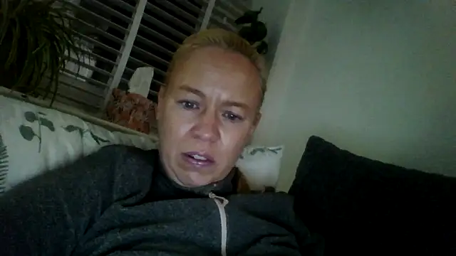 jennyblondeuk online show from February 2026 08:57:02 PM