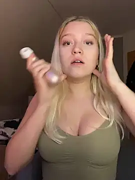 Snapshot of EmmiPemmi chatting on December 2025 03:08:02 PM EmmiPemmi online show from December 2025 03:08:02 PM