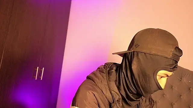 Snapshot of cute_emmma chatting on April 2026 11:03:02 AM cute emmma online show from April 2026 11:03:02 AM