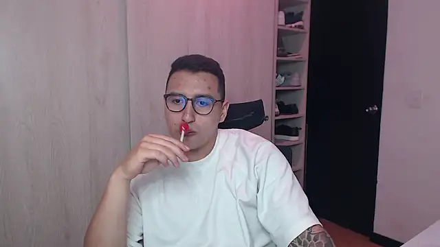 Snapshot of DanteVesper chatting on March 2026 04:05:01 AM DanteVesper online show from March 2026 04:05:01 AM