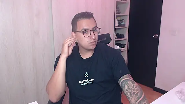 Snapshot of DanteVesper chatting on April 2026 03:07:01 AM DanteVesper online show from April 2026 03:07:01 AM