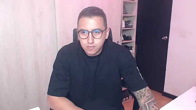 Snapshot of DanteVesper chatting on April 2026 01:38:02 AM DanteVesper online show from April 2026 01:38:02 AM