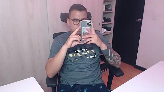 Snapshot of DanteVesper chatting on April 2026 02:18:01 AM DanteVesper online show from April 2026 02:18:01 AM