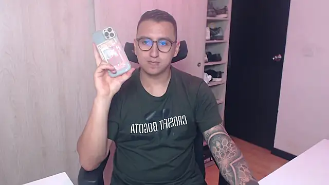 Snapshot of DanteVesper chatting on April 2026 02:23:01 AM DanteVesper online show from April 2026 02:23:01 AM