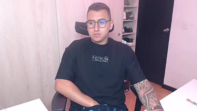 Snapshot of DanteVesper chatting on April 2026 02:14:01 AM DanteVesper online show from April 2026 02:14:01 AM