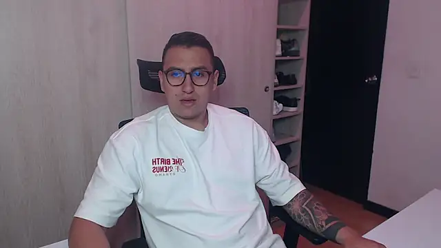 Snapshot of DanteVesper chatting on April 2026 04:01:01 AM DanteVesper online show from April 2026 04:01:01 AM