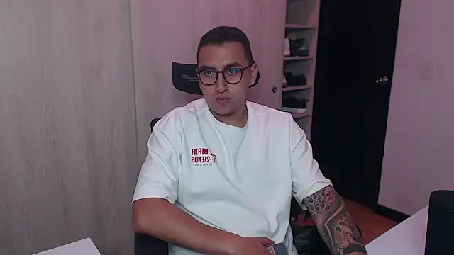 Snapshot of DanteVesper chatting on April 2026 03:42:01 AM DanteVesper online show from April 2026 03:42:01 AM