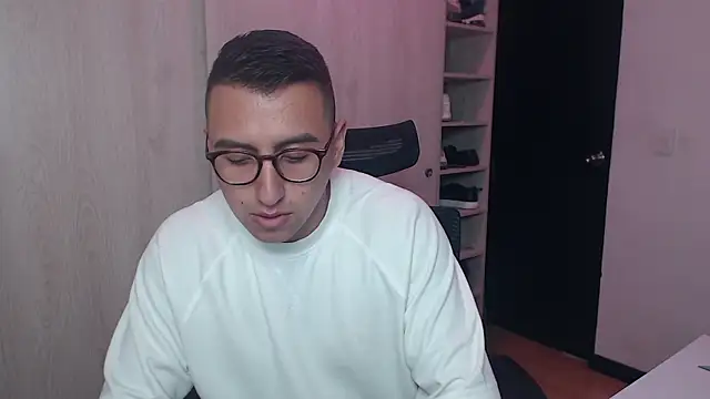 Snapshot of DanteVesper chatting on April 2026 02:48:02 AM DanteVesper online show from April 2026 02:48:02 AM