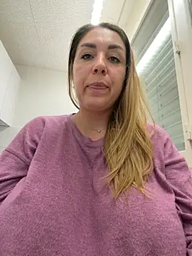 Vaannessaa online show from December 2025 08:27:02 PM