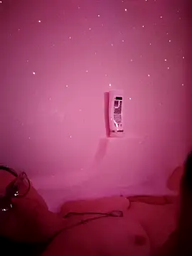 Snapshot of CrownedCuppa chatting on April 2026 06:24:01 AM CrownedCuppa online show from April 2026 06:24:01 AM